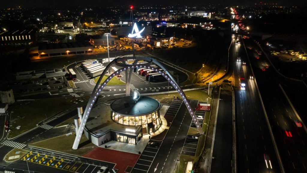 Vista notturna dall'alto di Autogrill SPA.