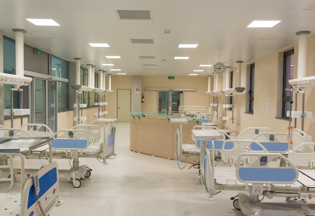 Vista interno reparto rianimazione e terapia intensiva