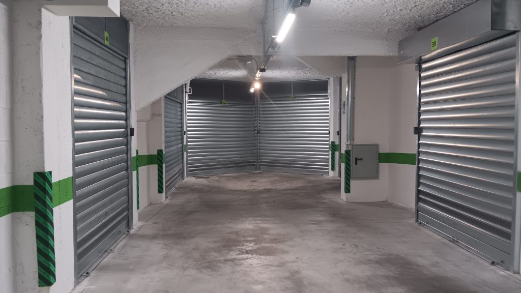Vista interno autorimesse.